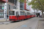 Wien Wiener Linien SL 30 (c5 1464 + E2 4064) XXI, Floridsdorf, Franz-Jonas-Platz am 18. Oktober 2019.