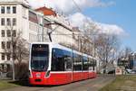 Flexity 305, Linke Wienzeile zwischen den Haltestellen Magaretengürtel und Gumpendorfer Straße.