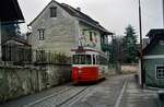 Gmundener Stra�enbahn, GM 9 (fr�her: Vestische Stra�enbahnen) auf einer engen Stra�e  (06.04.1986)