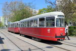 Wien Wiener Linien SL 26 (c4 1321 + E1 4827) XXII, Donaustadt, Ziegelhofstraße am 19. April 2018.