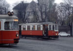 Wien Wiener Stadtwerke-Verkehrsbetriebe (WVB) Allerheiligen-Verkehr am 1. November 1975: SL 46Z (M 4040 (Simmeringer Waggonfabrik 1928)) XVI, Ottakring, Joachimsthalerplatz. - Am Joachimsthalerplatz hielt auch der C1 129 (SGP 1956) auf der SL 46. - Scan eines Diapositivs. Kamera: Minolta SRT-101.