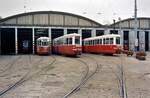 Stra�enbahnbeiwagen der Serie SGP c1 vor einem Betriebsbahnhof der Wiener Stra�enbahn (Ottakring?)  (16.08.1984)