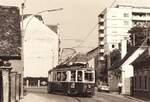 Scan vom SW - Negativ: Wegen Gleisbauarbeiten verkehrte die Linie 4 in den Sommerferien 1984 nur im Teilabschnitt Carnerigasse - Messeplatz mit Solotriebwagen.