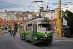 Der bereits historische Triebwagen 267 überquert auf der Fahrt zum Saisoneröffnungsfest des Tramwaymuseums den Jakominiplatz. (02.06.2019)