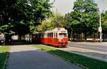 TW 4534 und ein Beiwagen auf der Linie D der Wiener Straßenbahn am Opernring,  15.08.1984