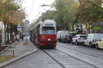 Wien Wiener Linien SL 49 (E1 4519 + c4 1360) XIV, Penzing, Unterbaumgarten, Hütteldorfer Straße / Waidhausenstraße (Hst. Waidhausenstraße) am 17. Oktober 2018. - Schon 1421 kannte man ein Weingartenried namens Waydhausen; seit 1908 gibt es den Straßennamen Waidhausenstraße.