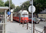 Wien Wiener Stadtwerke-Verkehrsbetriebe / Wiener Linien: Gelenktriebwagen des Typs E1: Motiv: E1 4532 (Bombardier-Rotax 1973) auf der SL J. Ort: I, Innere Stadt, Kärntner Ring / Kärntner Straße. Zeit: Juli 1992. - Neuer Scan eines Farbnegativs. Film: Kodak Gold 200-3. Kamera: Minolta XG-1.