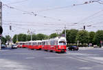 Wien Wiener Stadtwerke-Verkehrsbetriebe / Wiener Linien: Gelenktriebwagen des Typs E1: Motiv: E1 4540 + c3 1242 als SL D. Ort und Zeit: Landstraßer Gürtel / Arsenalstraße / Wiedner Gürtel / Prinz-Eugen-Straße / Südbahnhof im August 1994. - Hersteller und Baujahre der Straßenbahnfahrzeuge: Bombardier-Rotax, vorm. Lohnerwerke, 1975 (E1 4540); Lohnerwerke 1961 (c3 1242). - Neuer Scan eines Farbnegativs. Film: Kodak Gold 200. Kamera: Minolta XG-1.