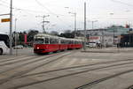 Wien Wiener Stadtwerke-Verkehrsbetriebe / Wiener Linien: Gelenktriebwagen des Typs E1: Motiv: E1 4552 + c4 1358 auf der SL 18. Aufnahmeort und -datum: Landstraßer Gürtel / Prinz-Eugen-Straße / Wiedner Gürtel / Arsenalstraße / S-Bahnstation Quartier Belvedere am 15. Februar 2016. - Hersteller und Baujahr der Straßenbahnfahrzeuge: Bombardier-Rotax, vorm. Lohnerwerke, 1976. 