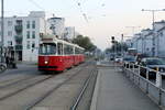 Wien Wiener Linien SL 30 (E2 4062 (SGP 1986) + c5 1467 (Bombardier-Rotax 1986)) XXI, Floridsdorf, Großjedlersdorf, Brünner Straße / Hanreitergasse am Morgen des 18.