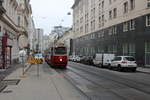 Wien Wiener Linien SL 49 (E2 4053 (SGP 1985)) VII, Neubau, Siebensterngasse am 18. Oktober 2019. - Von den Triebwagen des Typs E2 habe ich am 18. Oktober die folgenden auf dem 49er wahrgenommen: E2 4053, E2 4055 und E2 4056.