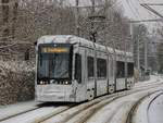 Graz. Den 1. ordentlichen Schnee seit 2017 gab es in der Nacht auf den 03.12.2020. Dieses Ereignis musste von mir am nächsten Tag Bildlich festgehalten werden: Variobahn 245 der Graz Linien ist hier als Linie 6 kurz vor der Haltestelle Eisteichgasse zu sehen.