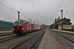 Wegen einer außerordentlichen Befehlsbeigabe kam am 18.4.2023 der umgeleitete SKGAG42244 bespannt mit der 1293 010 auf seinem Weg von Tarvisio Boscoverde nach Lambach im Bahnhof Admont zum Stehen