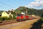 Die 1293 059 steht am Abend des 24.5.2025 mit einem Erzzug von Jesenice kommend im Bahnhof Losenstein und wartet auf die Weiterfahrt nach Linz Stahlwerke.