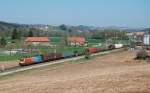 Mit dem gemischten G�terzug 54785  ist am 09.04.2011 die 1116 250 kurz  vor Wartberg an der Krems zu sehen gewesen.