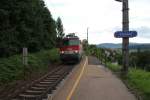 R 3872 f�hrt in die Haltestelle Katsdorf an der Summerauerbahn ein,sp�ter Nachmittag im Juni 2011