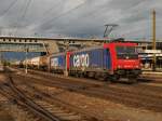 482.047 + 043 mit dem  G 47188 in  Wels Hbf 10.6.13 bei der durchfahrt in Richtung Passau   Da stehe ich hinter dem Zaun zur Strasse 
