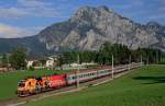 ÖBB 1016 048 " Niederösterreichischer Landesfeuerwehrverband" mit REX 3427 "Salzkammergut" bei Altmünster am Traunsee, 23.08.2015.
