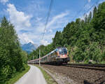 1116 156 zog am 21.06.2026 den Wochenend-IC 1142 vom Wiener Westbahnhof nach W�rgl. Gerade wurde Pfarrwerfen ohne Halt durchfahren und der Zug n�hert sich Bischofshofen.