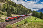 1116 200-7 "Spirit of Vienna" fährt mit dem railjet 797 (Klagenfurt Hbf - Flughafen Wien (VIE)) im Bahnhof Penk die Tauernbahn-Südrampe hinauf.