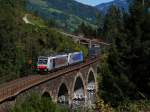 Rpool/LM 186 282 und Rpool/LM 186 106 auf dem Hundsdorfer Viadukt bei Bad Hofgastein am 28.08.12 mit LM-TEC 43125 (M�nchen Ost Rbf - Verona Q.E.)