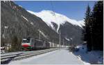 Bei traumhaften Winterwetter rollen die beiden Lokomotion 186 285 & 186 283 mit dem EKOL 41889 auf der Tauern S�drampe talw�rts.