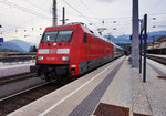 1010 027-1 mit EC 115 (Münster (Westf) Hbf - Klagenfurt Hbf), am 29.3.2016 beim Halt in Spittal-Millstättersee.