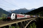 Die letzte verwertbare Aufnahme des Tages zeigt die Lokomotion-Leistung TEC 41854, geführt vom roten Zebra Tandem 186 284 und 189 901, talwärts fahrend beim Überqueren der