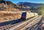 Angestrahlt von der Morgensonne, verschwindet 1116 236-1 mit dem railjet 898 (Linz Hbf - Klagenfurt Hbf) im Kaponig-Tunnel, nahe des Bahnhofs Mallnitz-Obervellach.