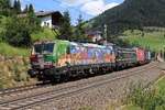 MRCE X4E-640 (193 640-0) "Connected by Rail" Design & MRCE/TXLogistik X4E-647 (193 647-5) im "Every Connection" Design mit einem KLV Zug Richtung Deutschland hier bei der Talfahrt kurz nach dem