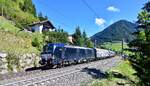 193 644 mit einem italienischen Schiebewandwagenzug Richtung Deutschland am 19.09.2026 auf Talfahrt bei St. Jodok am Brenner.