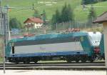 FS-E-Lok 405 001 als erste Lok vor einen G�terzug, der am 29.08.2004 aus Richtung Bozen im Bahnhof Brenner ankam.