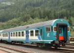 Nahverkehrs-Steuerwagen mit Hocheinstieg und �bergang am 07.09.2004 in Franzensfeste, diese Art Steuerwagen gab's bei der DB auch einmal, ist aber schon einige Zeit her.