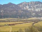 ES64F4 Doppeltraktion mit G�terzug in Unterinntalbahn bei Kirchbichl.13.02.2008