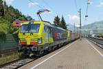 Einfahrt am Nachmittag des 02.07.2018 von ATLU/TXL 193 554 "TXLEITWOLF" zusammen mit ATLU/TXL 193 557 "OUR DAILY HEROS: FOR YOU ONTRACK" und deren KLV nach Verona Q.