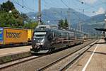 Durchfahrt am Nachmittag des 02.07.2018 von ÖBB 4024 085-5 "mastercard" als REX (Kuftsein - Brenner/Brennero) durch den Bahnhof von Fritzens-Wattens gen Innsbruck.