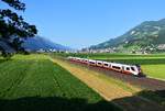 4748 022 als REX 5385 (Innsbruck Hbf - Kufstein) am 21.06.2025 vor dem Panorama der Silberstadt Schwaz bei Vomp.