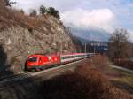 Am 01.12.12 war �BB 1216 017 mit EC 85 (M�nchen Hbf - Bologna Centrale) unterwegs, das Foto entstand an der Jenbacher Steinwand.