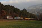 Railpool 186 281 und eine neu angemietete 186 ziehen f�r Lokomotion am 01.12.12 einen KLV zum Brenner.