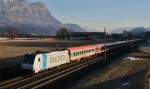 Der Schneeexpress von Hamburg nach Bludenz/Mallnitz Obervellach ist am 7.3.2015 mit 185 691-3 von Railpool im Inntal unterwegs.