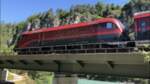 1116 152 als Schublok des railJet 865 nach Wien Hbf  bei der Überfahrt über die Pitztaler Ache Brücke nahe Imst-Pitztal in der Inn Schlucht.