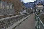 Unweit von Braz entfernt, mit Blick in Richtung Arlbergbahntunnel, das Gebäude des ehemaligen Bahnhofs Hintergasse an der Arlbergbahn Westrampe am 27.02.2016