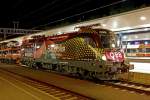 Werbelok 1116 170-2 "Eurovision Song Contest" beim Anspannen an den Autoreisezug EN 247 nach Beograd im Bahnhof Feldkirch.Bild vom 11.5.2105