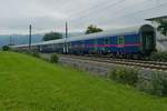 Als letzter Wagen im NJ 446, Wien Hbf - Bregenz, ist Schlafwagen D-ÖBB 61 80 72-90 033-4 WLABmz eingereiht.