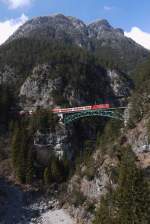 Am 01.04.2013 schob DB 111 180 den REX 5420 (Innsbruck Hbf - M�nchen Hbf) �ber die Schlossbachbr�cke zwischen Hochzirl und Leithen.