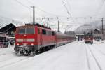 DB 111 065-1 mit 5417 (M�nchen-Innsbruck), �BB 1144 239-9, Seefeld in Tirol, 29.12.2004 [Karwendelbahn]