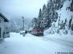 CityShuttle mit Steuerwagen 8073 212-7 und Lok 1144 als R 5454 am 4.1.2006 von Innsbruck Hbf nach Scharnitz bei der Ausfahrt aus Gie�enbach.