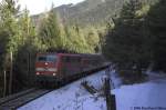 111 021 am 28.12.2006 mit einem RE von M�nchen nach Innsbruck zwischen Seefeld und Rheit.