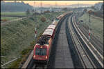 Am Morgen des 5. November donnert ein 500 Meter Güterzug der Koralpe entgegen. 