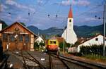 Lokalbahn Peggau-Übelbach (Übelbacherbahn): ET 12 StLB (der frühere 4042.02 ÖBB) neben dem Übelbacher Lokschuppen.
